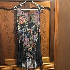 Floral Sleeveless Tunic with Keyhole Back